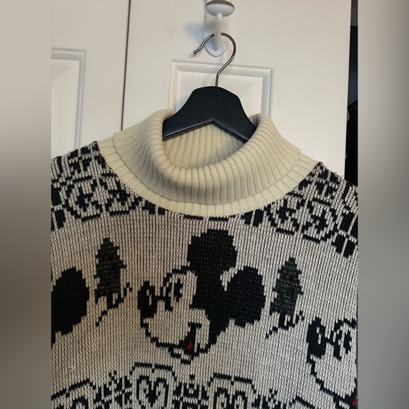 Vintage Disney Christmas sweater - Picture 10 of 10
